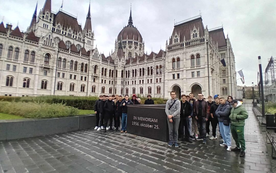 In memoriam 1956. október